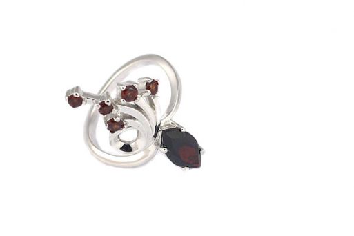 Серебряное кольцо с гранатом 52471 купить в магазине Самоцветы мира