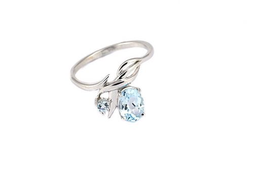 Серебряное кольцо с топазом 52511 купить в магазине Самоцветы мира