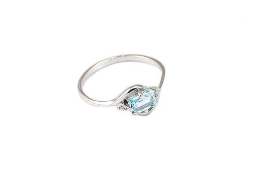 Серебряное кольцо с топазом и фианитами 52530 купить в магазине Самоцветы мира