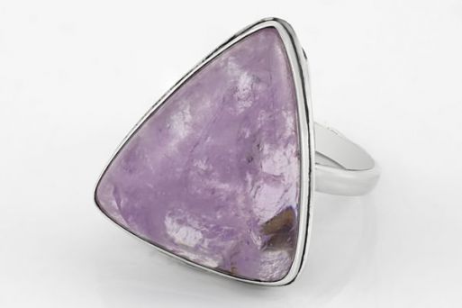 Серебряное кольцо с аметистом 52726 купить в магазине Самоцветы мира