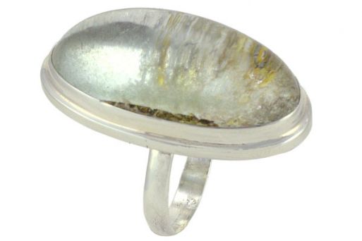 Кольцо из серебра 925 пробы с Горным хрусталем с включениями серицита.