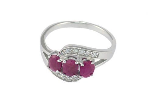 Серебряное кольцо с рубином и фианитами 52860 купить в магазине Самоцветы мира