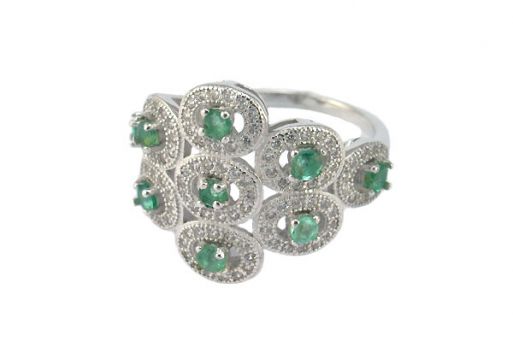 Серебряное кольцо с изумрудом и фианитами 52879 купить в магазине Самоцветы мира