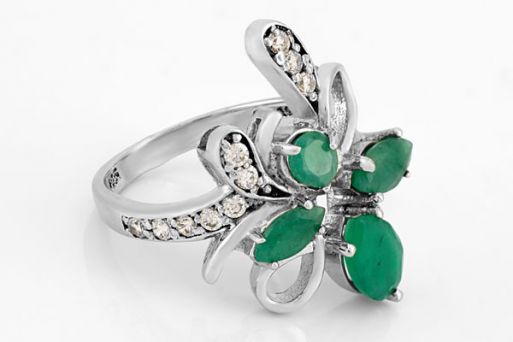 Серебряное кольцо с изумрудом и фианитами 52882 купить в магазине Самоцветы мира