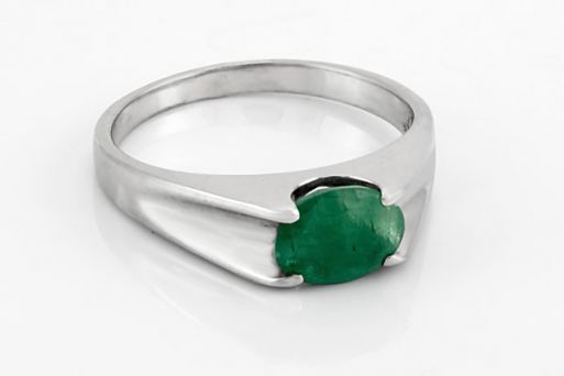 Серебряное кольцо с изумрудом 52900 купить в магазине Самоцветы мира