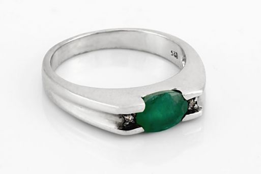 Серебряное кольцо с изумрудом и фианитами 52903 купить в магазине Самоцветы мира