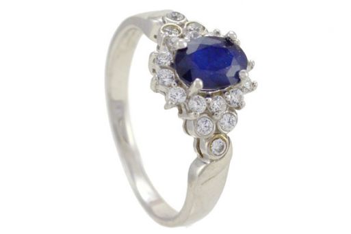 Серебряное кольцо с сапфиром и фианитами 52927 купить в магазине Самоцветы мира