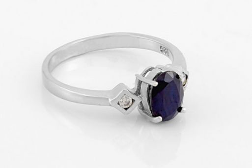 Серебряное кольцо с сапфиром и фианитами 52929 купить в магазине Самоцветы мира