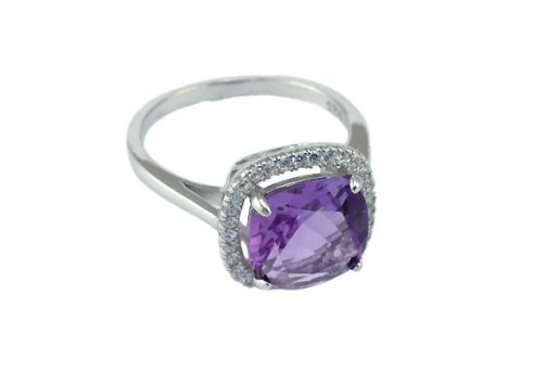 Серебряное кольцо с аметистом и фианитами 53127 купить в магазине Самоцветы мира