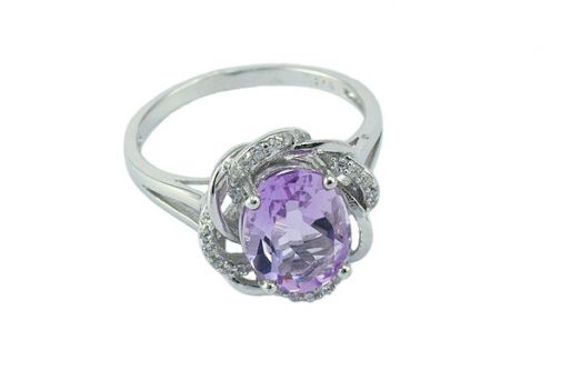 Серебряное кольцо с аметистом и фианитами 53171 купить в магазине Самоцветы мира