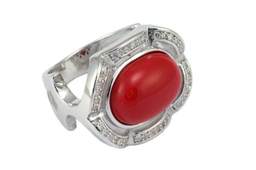 Серебряное кольцо с кораллом и фианитами 53207 купить в магазине Самоцветы мира