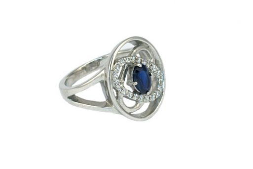 Серебряное кольцо с сапфиром и фианитами 54079 купить в магазине Самоцветы мира
