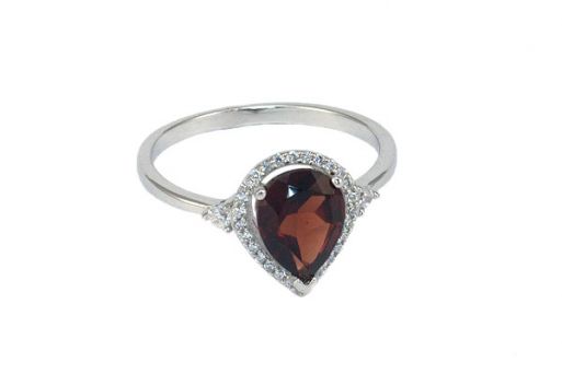 Серебряное кольцо с гранатом и фианитами 54197 купить в магазине Самоцветы мира