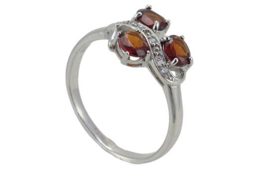 Серебряное кольцо с гранатом и фианитами 54201 купить в магазине Самоцветы мира