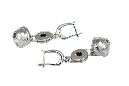 Серебряные серьги с гранатом 54364 купить в магазине Самоцветы мира