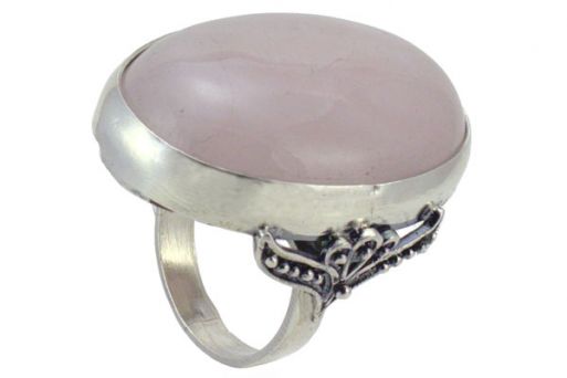 Кольцо из серебра 925 пробы с розовым кварцем.