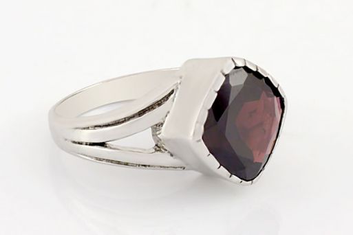 Серебряное кольцо с гранатом 54467 купить в магазине Самоцветы мира