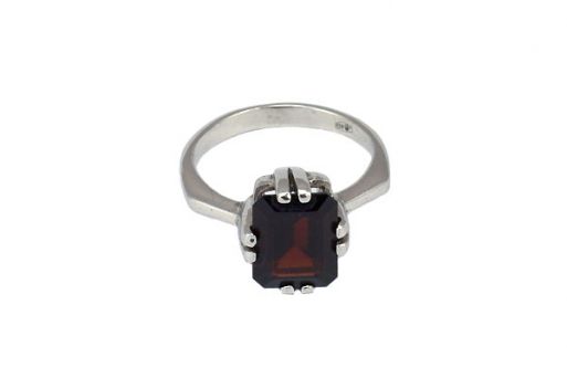 Серебряное кольцо с гранатом 54470 купить в магазине Самоцветы мира