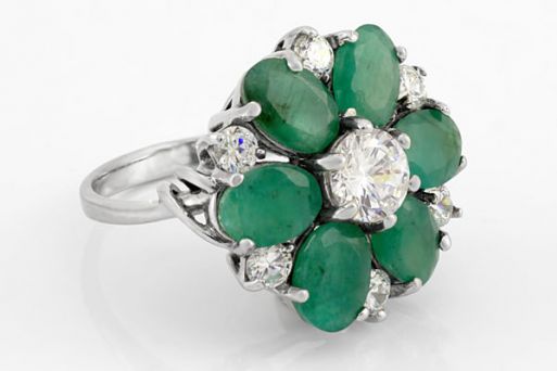 Серебряное кольцо с изумрудом и фианитами 55182 купить в магазине Самоцветы мира
