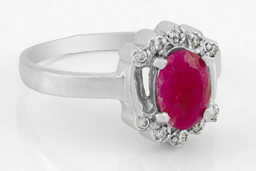 Серебряное кольцо с рубином и фианитами 55234 купить в магазине Самоцветы мира