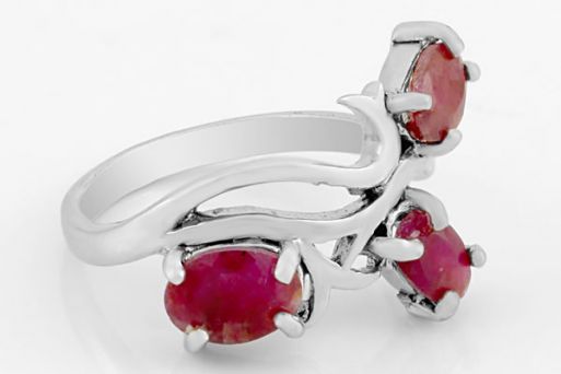 Серебряное кольцо с рубином 55248 купить в магазине Самоцветы мира