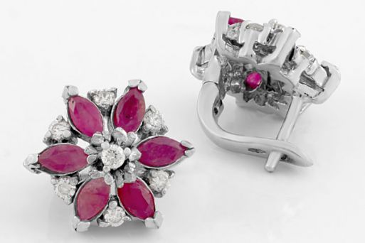 Серебряные серьги с рубином и фианитами 55251 купить в магазине Самоцветы мира