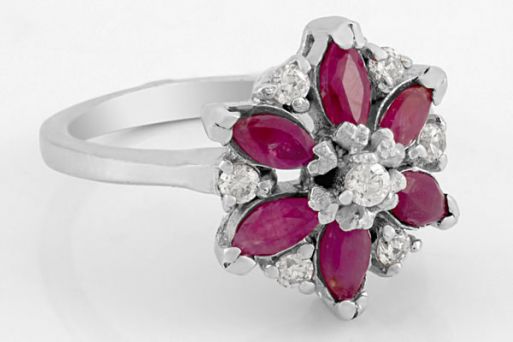 Серебряное кольцо с рубином и фианитами 55252 купить в магазине Самоцветы мира