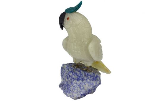 Фигурка попугай с хохолком из белого оникса.