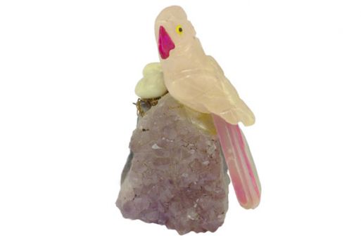 Фигурка попугай из розового кварца с гнездом.