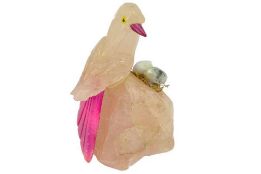 Фигурка сойка из розового кварца с гнездом.