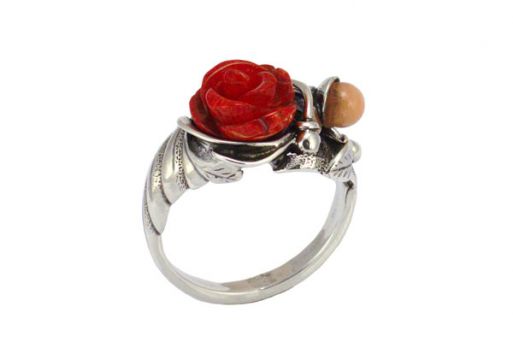 Серебряное кольцо с красным кораллом 56027 купить в магазине Самоцветы мира