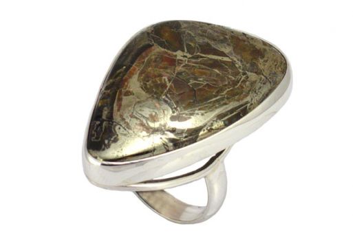 Кольцо из серебра 925 пробы с реликтовым перламутром.