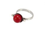 Кольцо из серебра с кораллом красным шар 10 мм чаша 56187