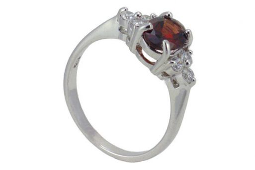 Серебряное кольцо с гранатом и фианитами 56810 купить в магазине Самоцветы мира