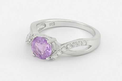 Серебряное кольцо с аметистом и фианитами 56857 купить в магазине Самоцветы мира