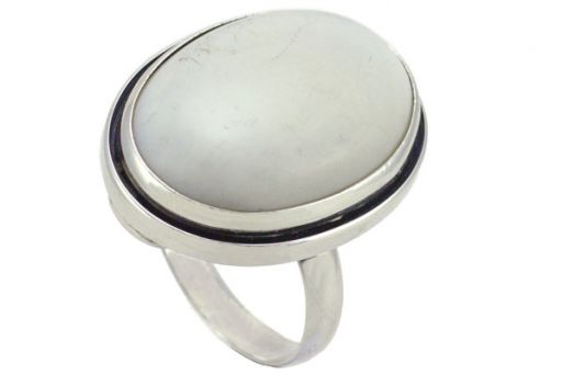 Кольцо из серебра 925 пробы с кахолонгом.