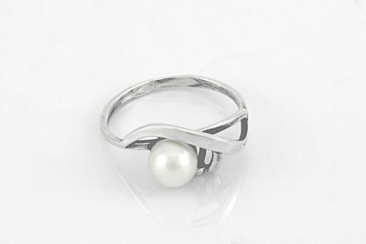 Серебряное кольцо с жемчугом 57142 купить в магазине Самоцветы мира