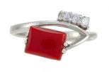 Кольцо из серебра с кораллом красным и фианитами прямоугольник 6х9 мм 57309