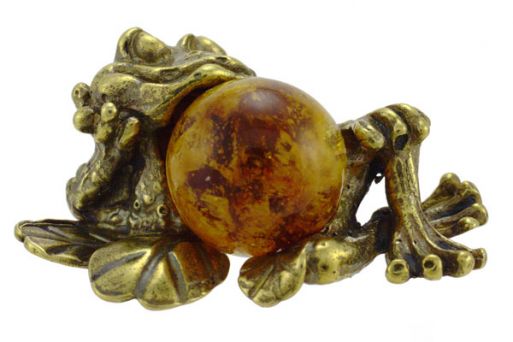 Фигурка из бронзы «Лягушка» с шариком из янтаря.