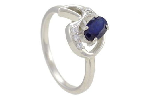 Серебряное кольцо с сапфиром и фианитами 57525 купить в магазине Самоцветы мира