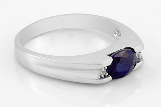 Серебряное кольцо с сапфиром и фианитами 58142 купить в магазине Самоцветы мира