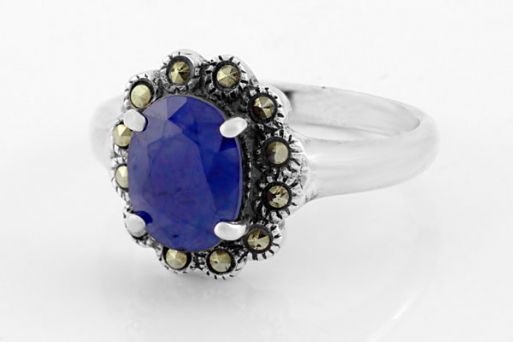 Серебряное кольцо с сапфиром и марказитами 58145 купить в магазине Самоцветы мира