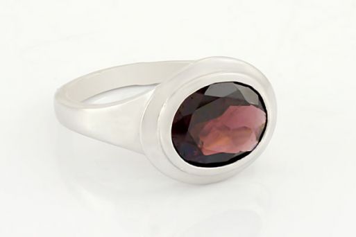 Серебряное кольцо с гранатом 58535 купить в магазине Самоцветы мира