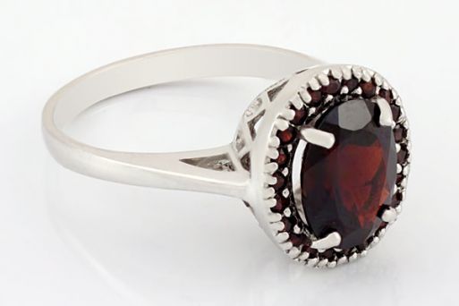 Серебряное кольцо с гранатом 58540 купить в магазине Самоцветы мира