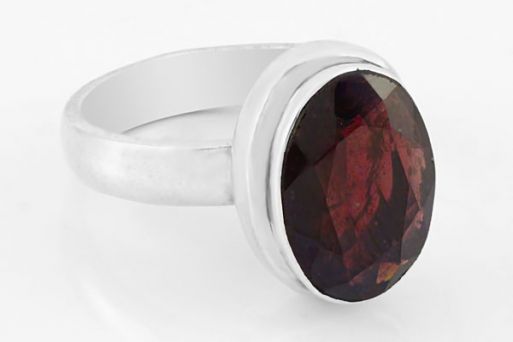 Серебряное кольцо с гранатом 58541 купить в магазине Самоцветы мира