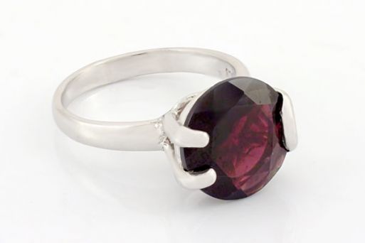 Серебряное кольцо с гранатом 58547 купить в магазине Самоцветы мира