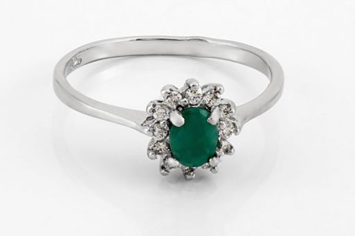 Серебряное кольцо с изумрудом и фианитами 58592 купить в магазине Самоцветы мира