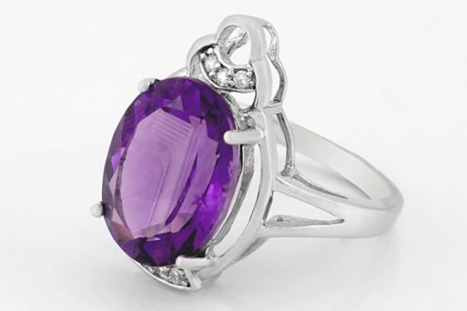 Серебряное кольцо с аметистом и фианитами 58641 купить в магазине Самоцветы мира