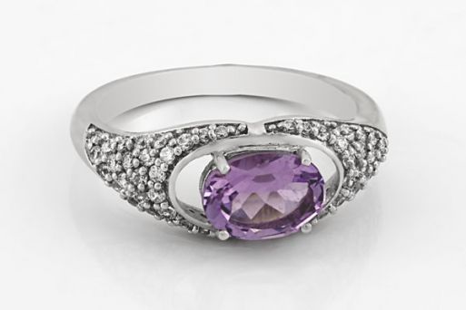 Серебряное кольцо с аметистом и фианитами 58644 купить в магазине Самоцветы мира