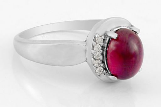 Серебряное кольцо с рубином и фианитами 59035 купить в магазине Самоцветы мира